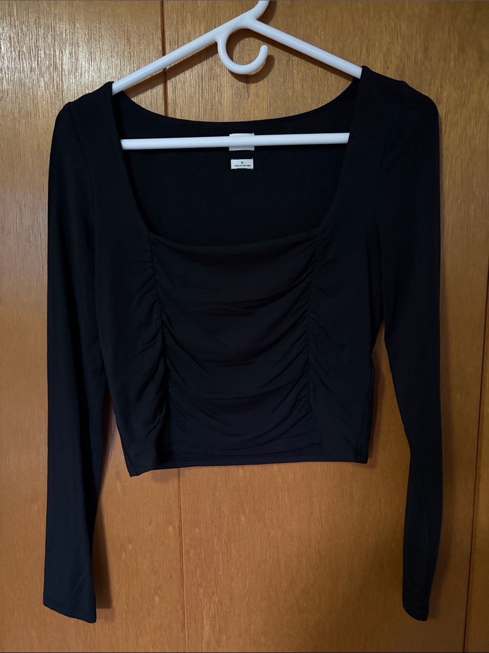 Wilfred Black Ruched Long-Sleeve Crop Top